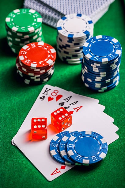 bengbeng Domino QQ table interface showing player positions and betting zones